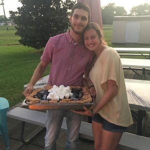 Meet your Poshers, Taylor and Molly